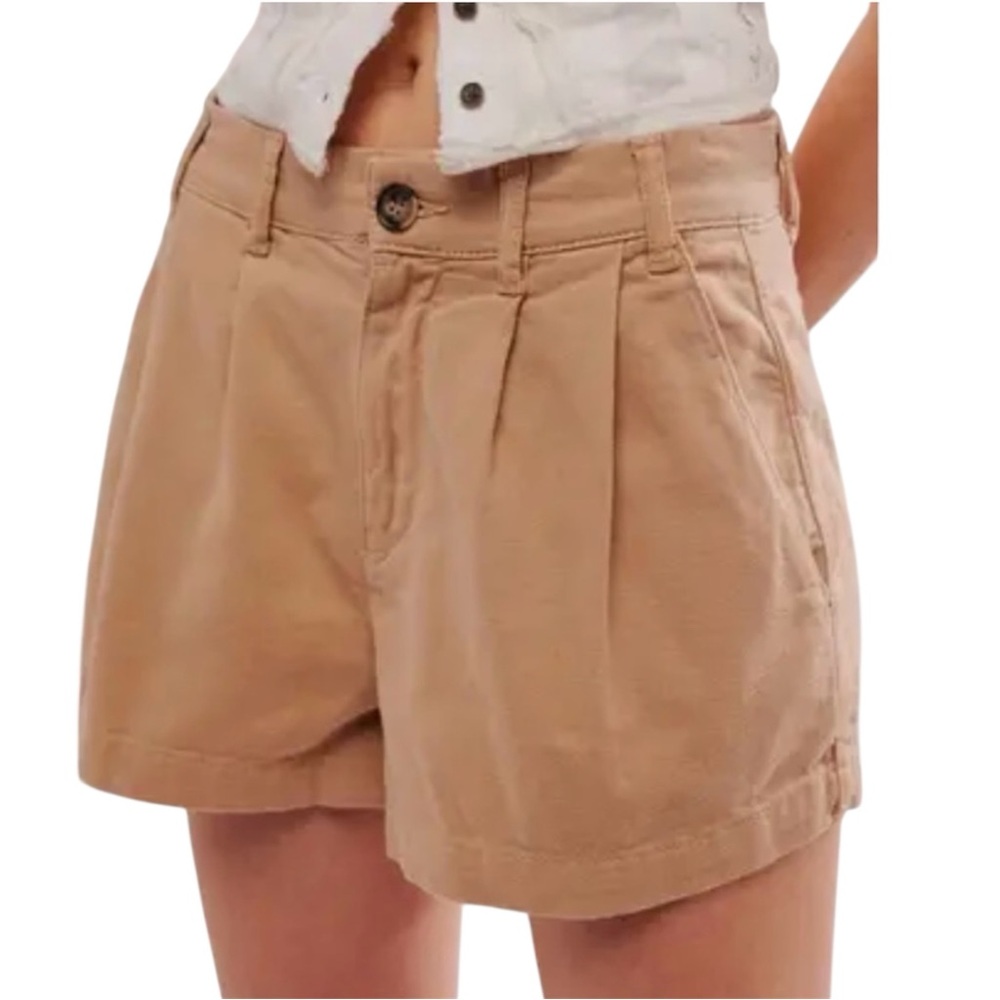 Free People Billie Chino Shorts in Khaki color Women’s size 8